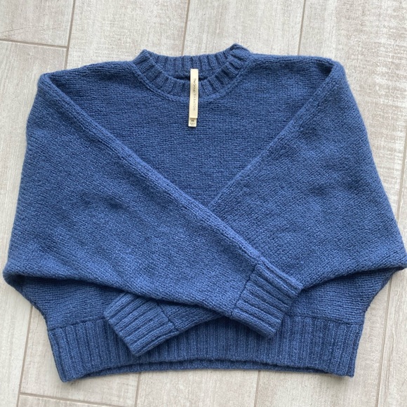 Aritzia Babaton Alpaca Sweater - Picture 1 of 9
